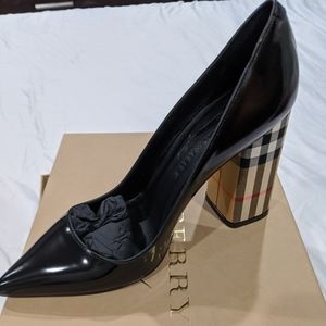 NIB Burberry Block Pointed Heels